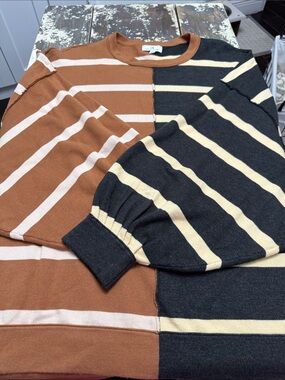 🌼Urban Daisy Striped Split-Panel Crewneck Sweater Super Oversized M/L🌼